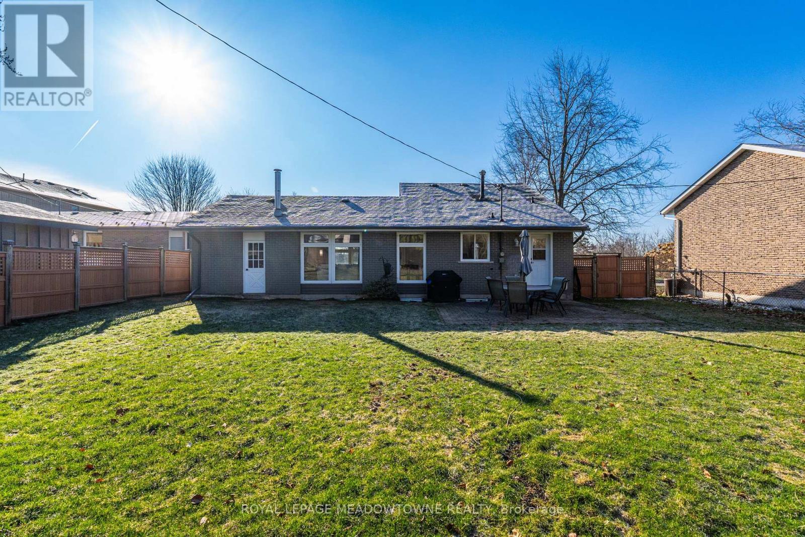 73 Elizabeth Drive, Halton Hills (Ac Acton), Ontario  L7J 1B4 - Photo 25 - W12980990