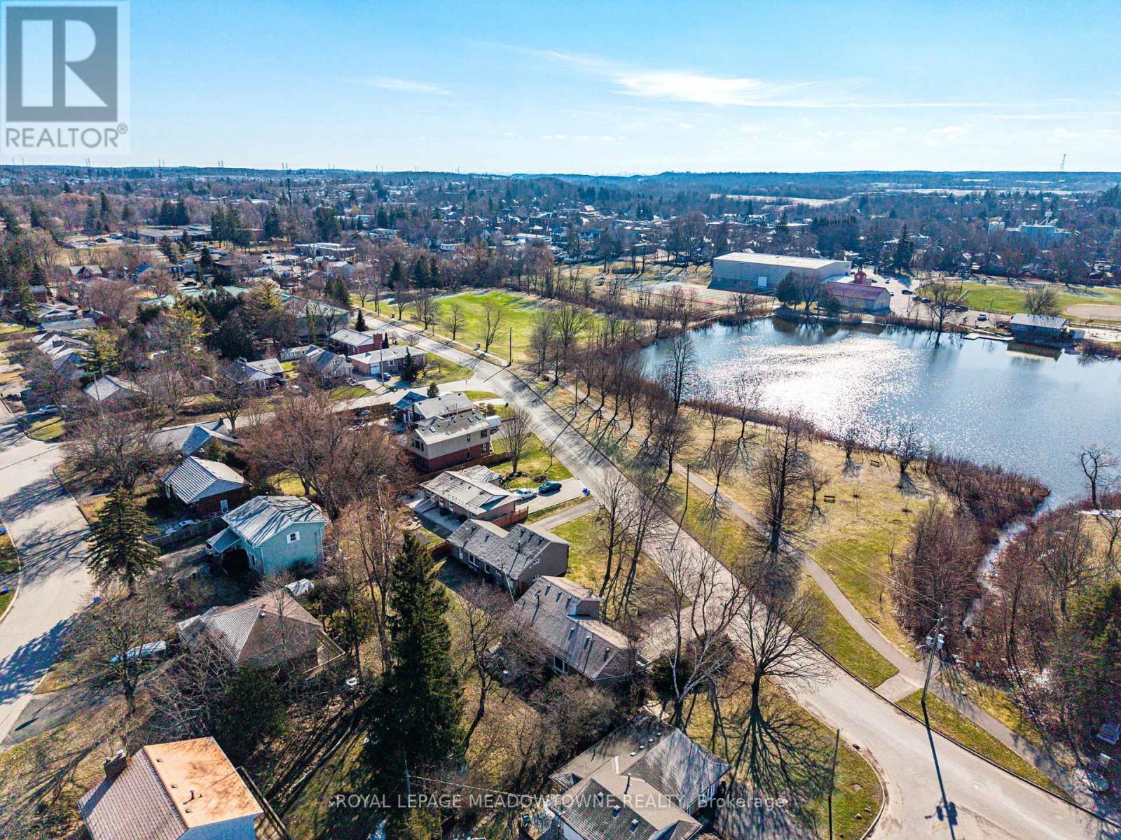 73 Elizabeth Drive, Halton Hills (Ac Acton), Ontario  L7J 1B4 - Photo 33 - W12980990