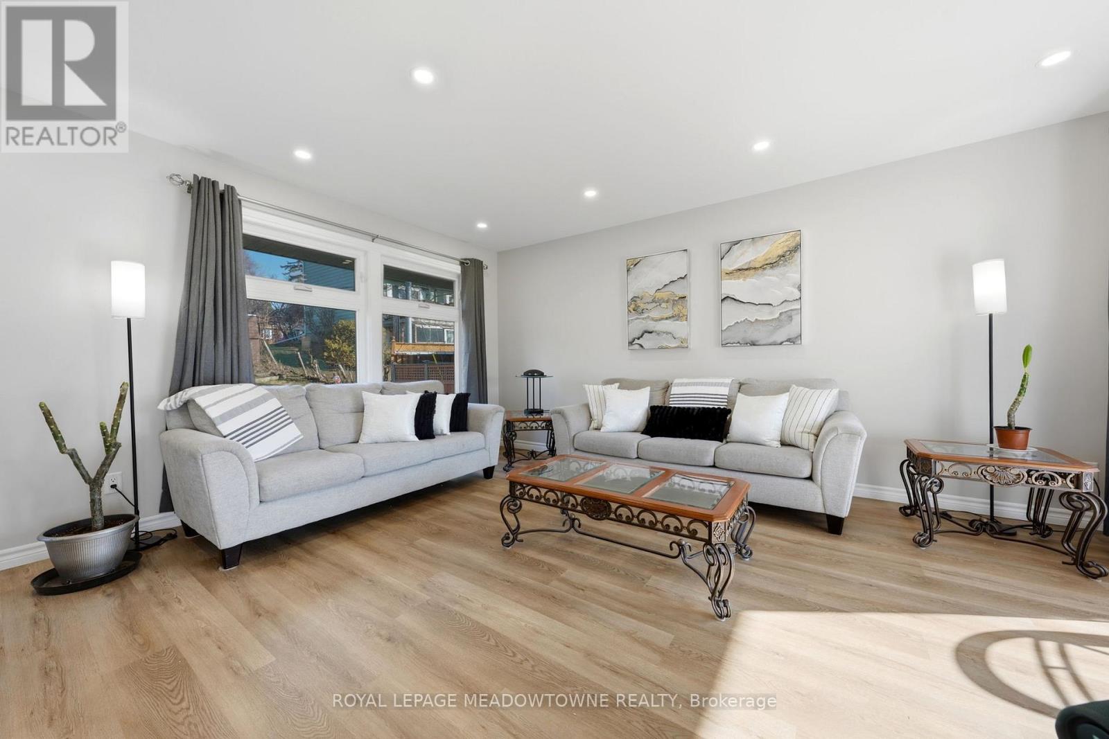 73 Elizabeth Drive, Halton Hills (Ac Acton), Ontario  L7J 1B4 - Photo 6 - W12980990