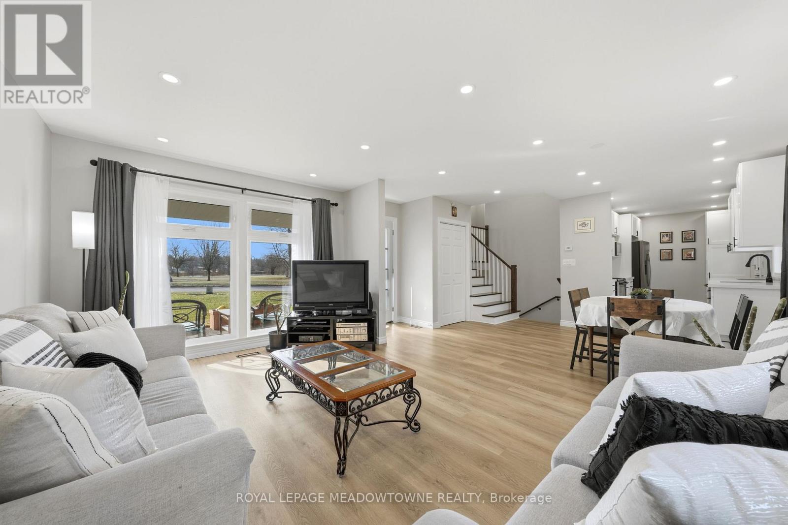 73 Elizabeth Drive, Halton Hills (Ac Acton), Ontario  L7J 1B4 - Photo 7 - W12980990