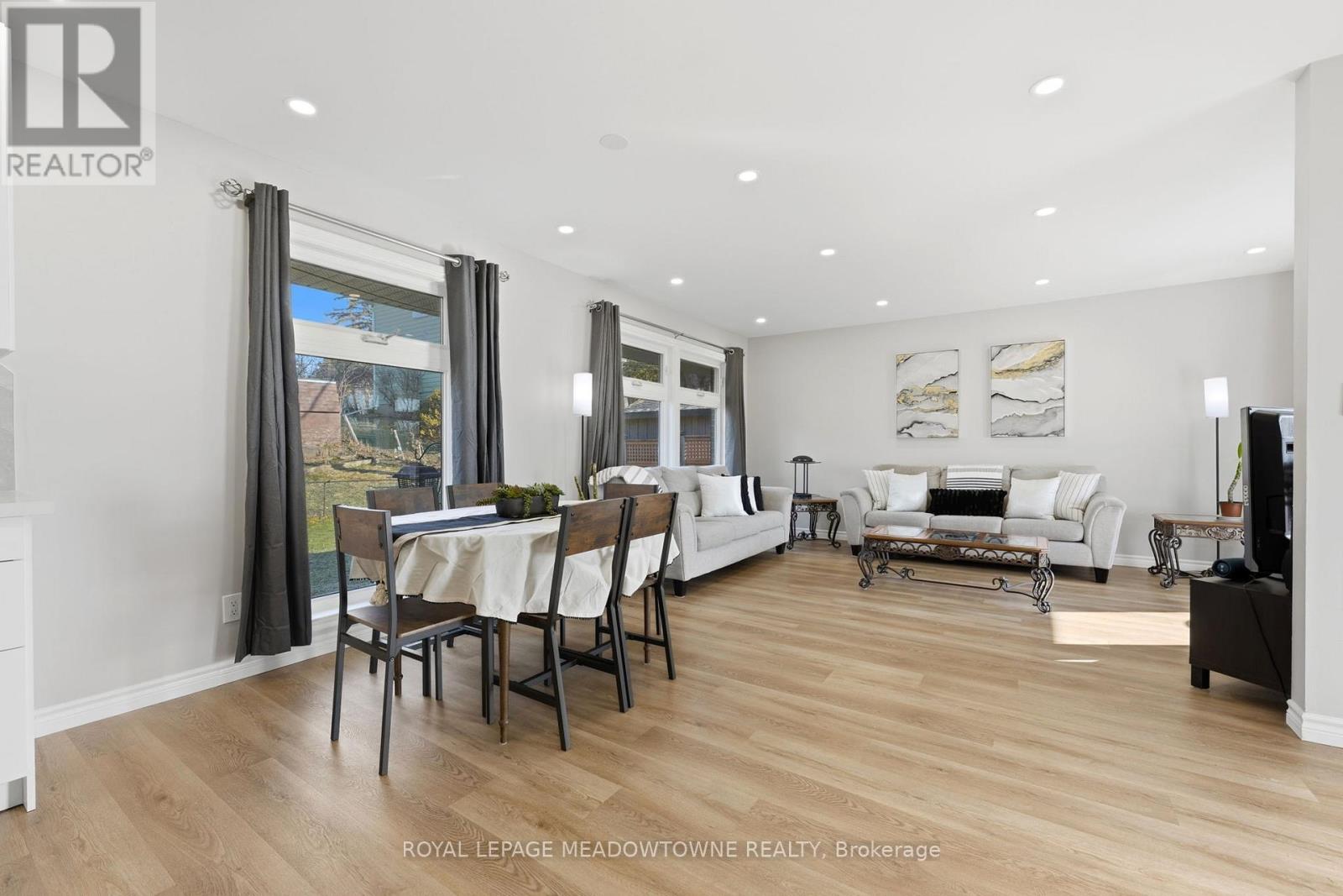 73 Elizabeth Drive, Halton Hills (Ac Acton), Ontario  L7J 1B4 - Photo 9 - W12980990