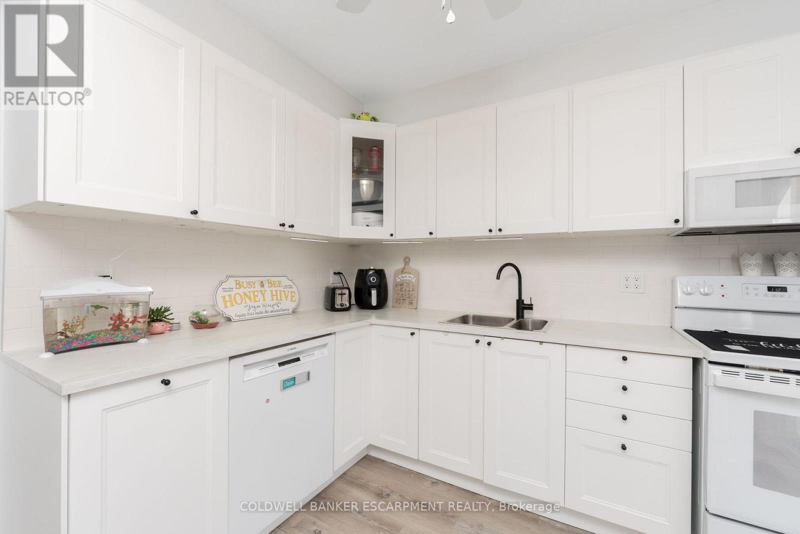 222 Churchill Road N, Halton Hills (Ac Acton), Ontario  L7J 2J2 - Photo 16 - W12981794