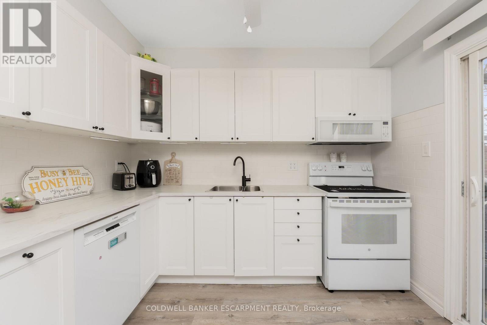 222 Churchill Road N, Halton Hills (Ac Acton), Ontario  L7J 2J2 - Photo 17 - W12981794