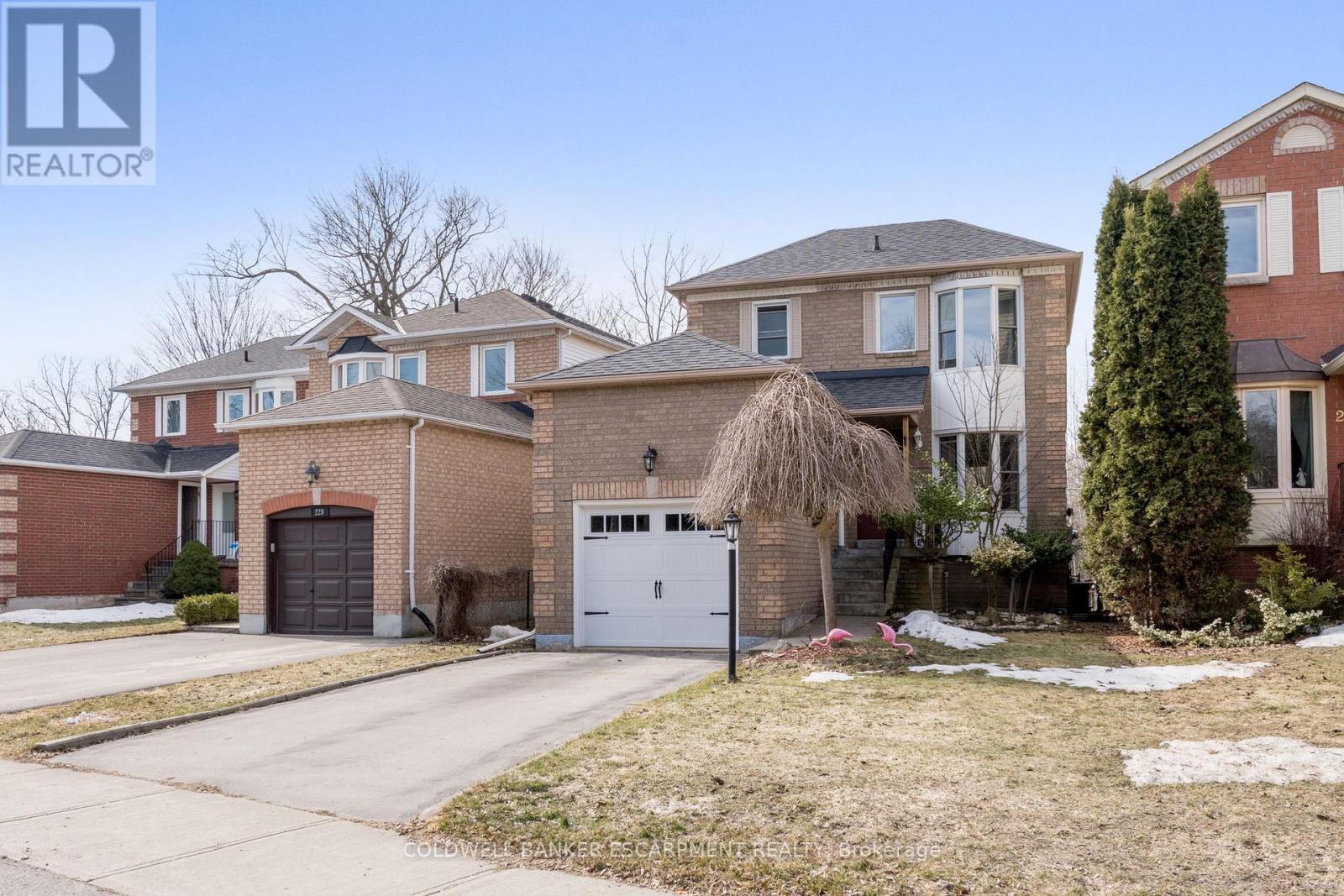 222 Churchill Road N, Halton Hills (Ac Acton), Ontario  L7J 2J2 - Photo 2 - W12981794