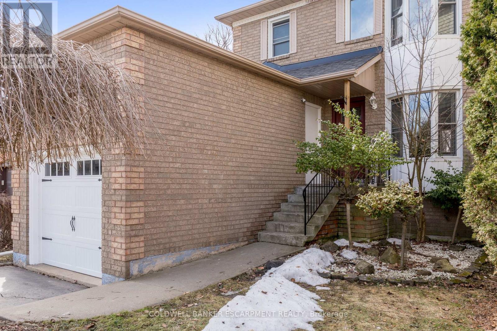 222 Churchill Road N, Halton Hills (Ac Acton), Ontario  L7J 2J2 - Photo 3 - W12981794