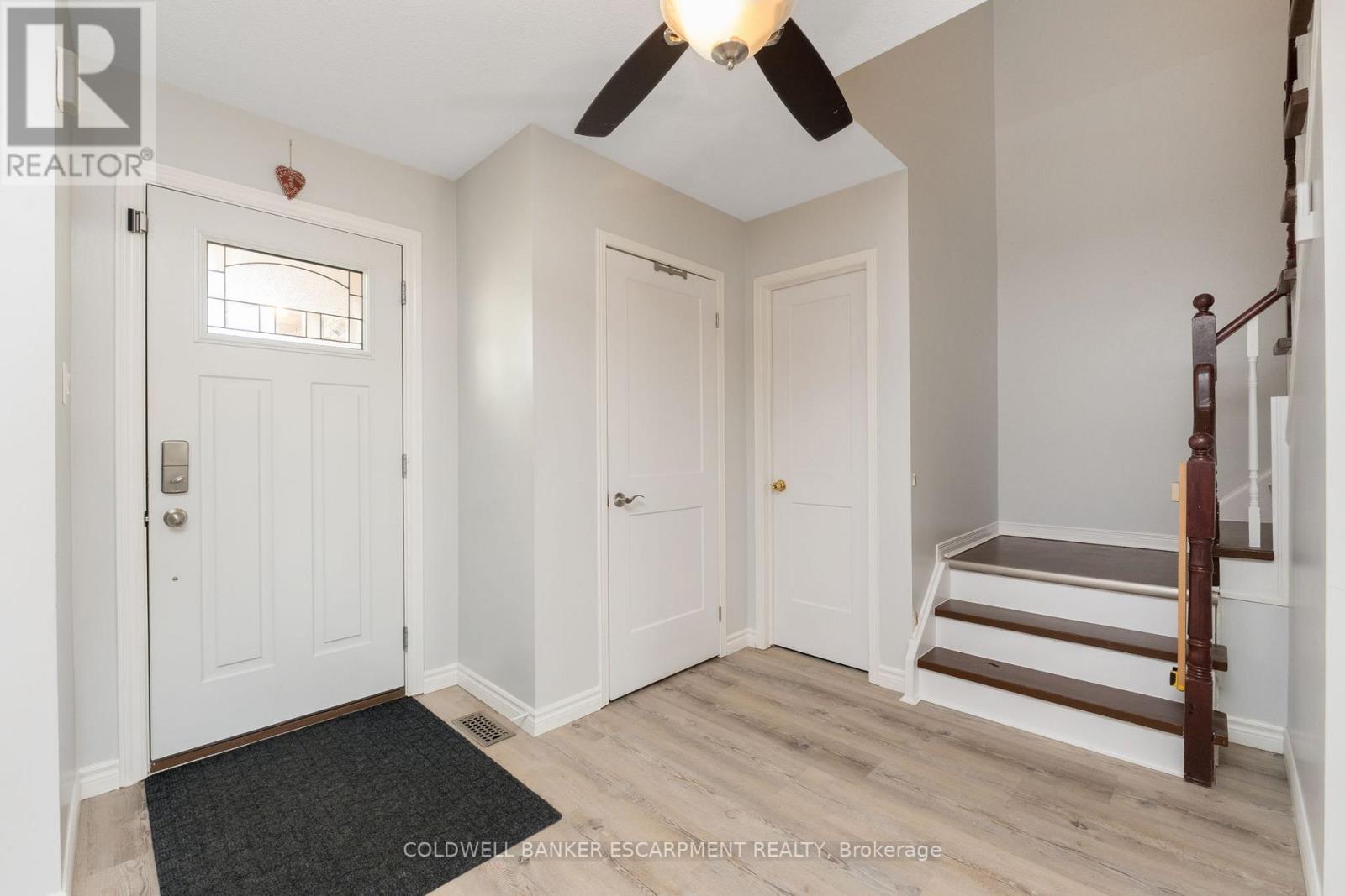 222 Churchill Road N, Halton Hills (Ac Acton), Ontario  L7J 2J2 - Photo 5 - W12981794