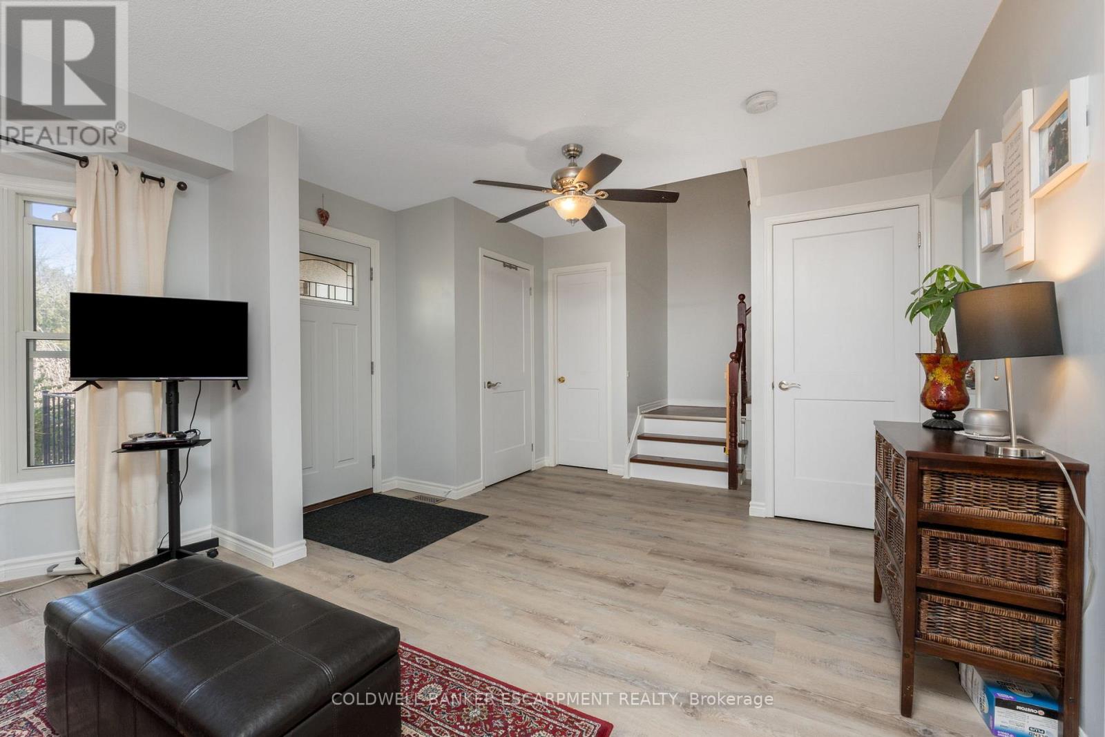 222 Churchill Road N, Halton Hills (Ac Acton), Ontario  L7J 2J2 - Photo 9 - W12981794