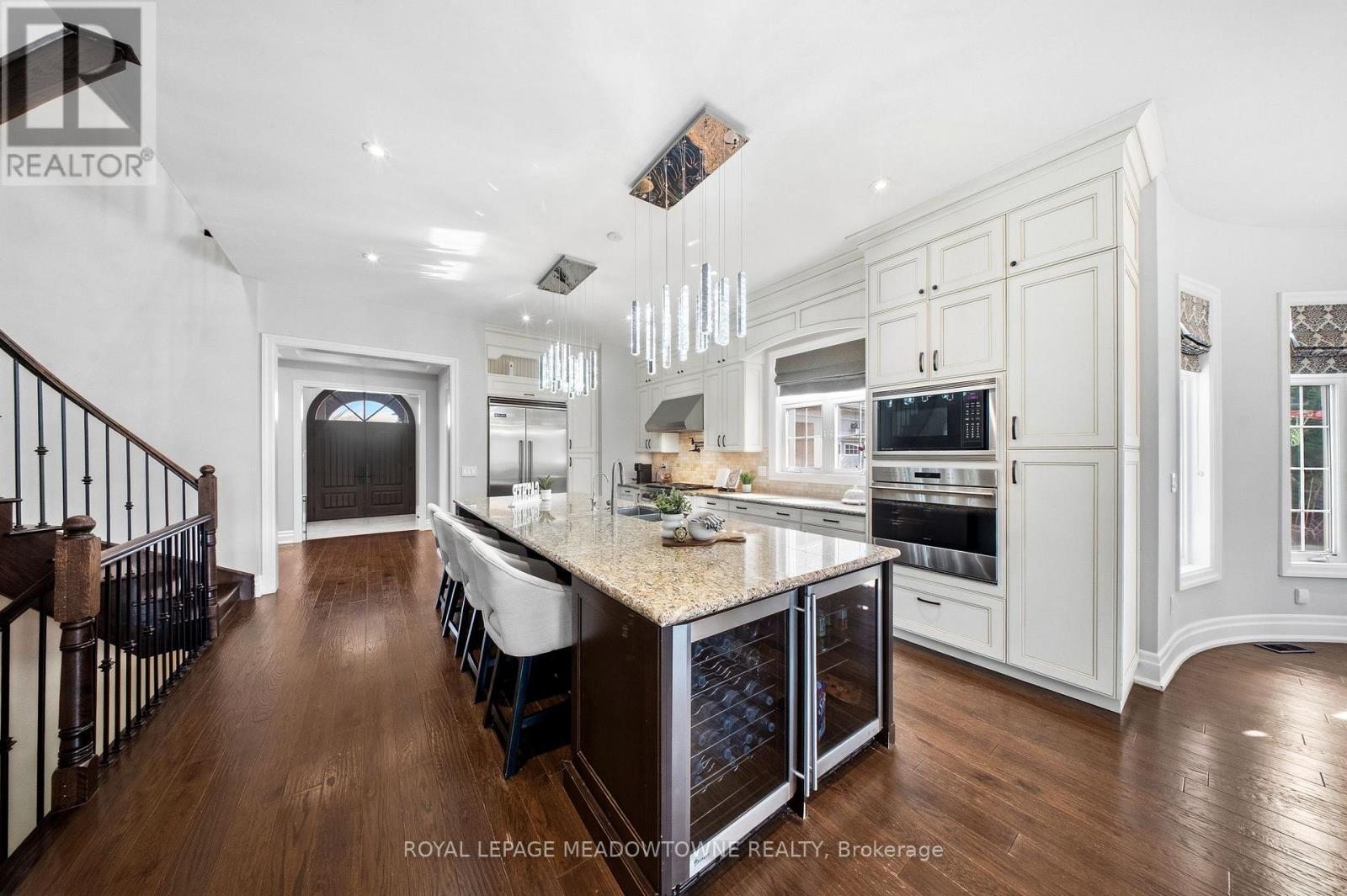 6 Holdroyd Court, Halton Hills (Glen Williams), Ontario  L7G 0E8 - Photo 13 - W12981922