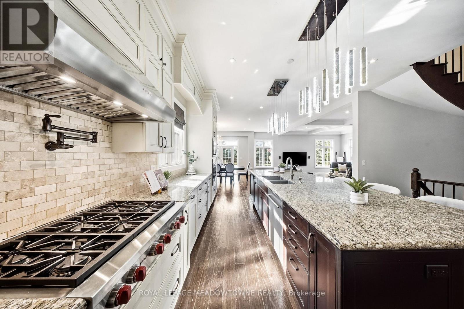 6 Holdroyd Court, Halton Hills (Glen Williams), Ontario  L7G 0E8 - Photo 16 - W12981922