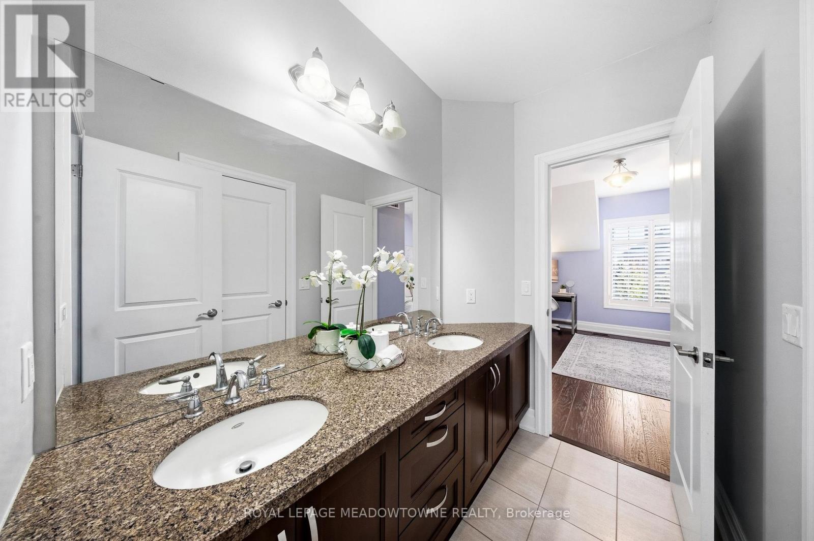 6 Holdroyd Court, Halton Hills (Glen Williams), Ontario  L7G 0E8 - Photo 32 - W12981922