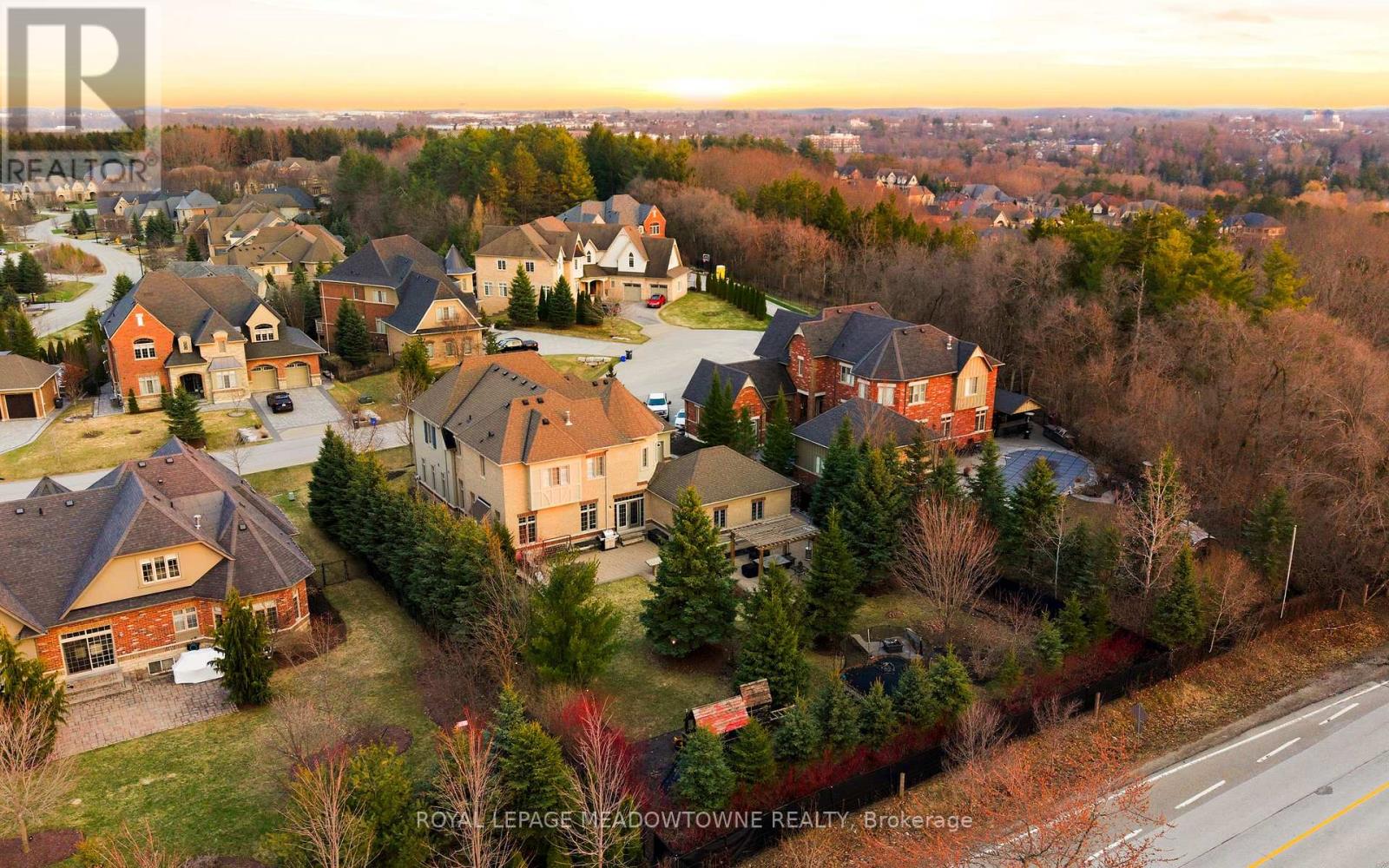 6 Holdroyd Court, Halton Hills (Glen Williams), Ontario  L7G 0E8 - Photo 47 - W12981922