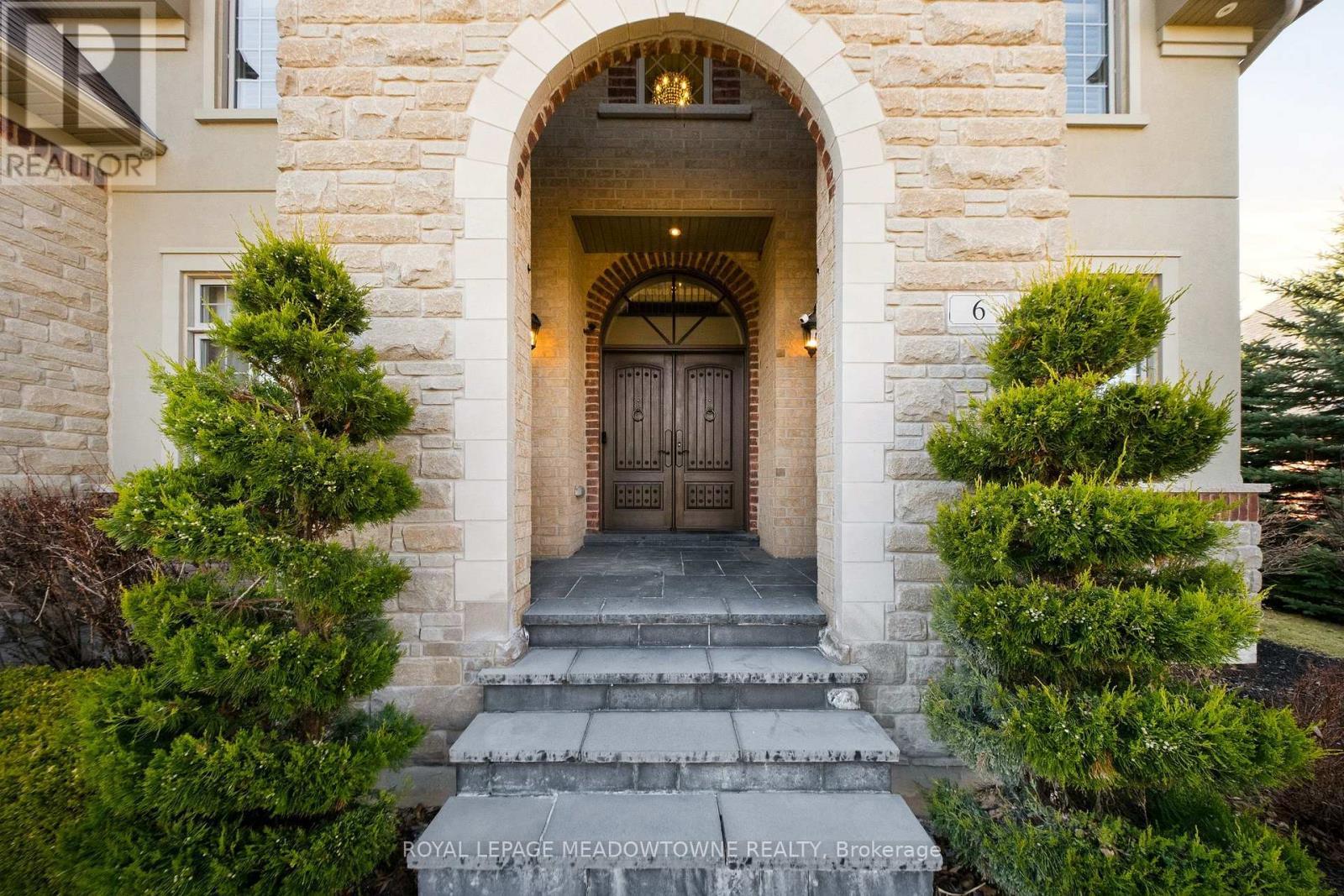 6 Holdroyd Court, Halton Hills (Glen Williams), Ontario  L7G 0E8 - Photo 8 - W12981922