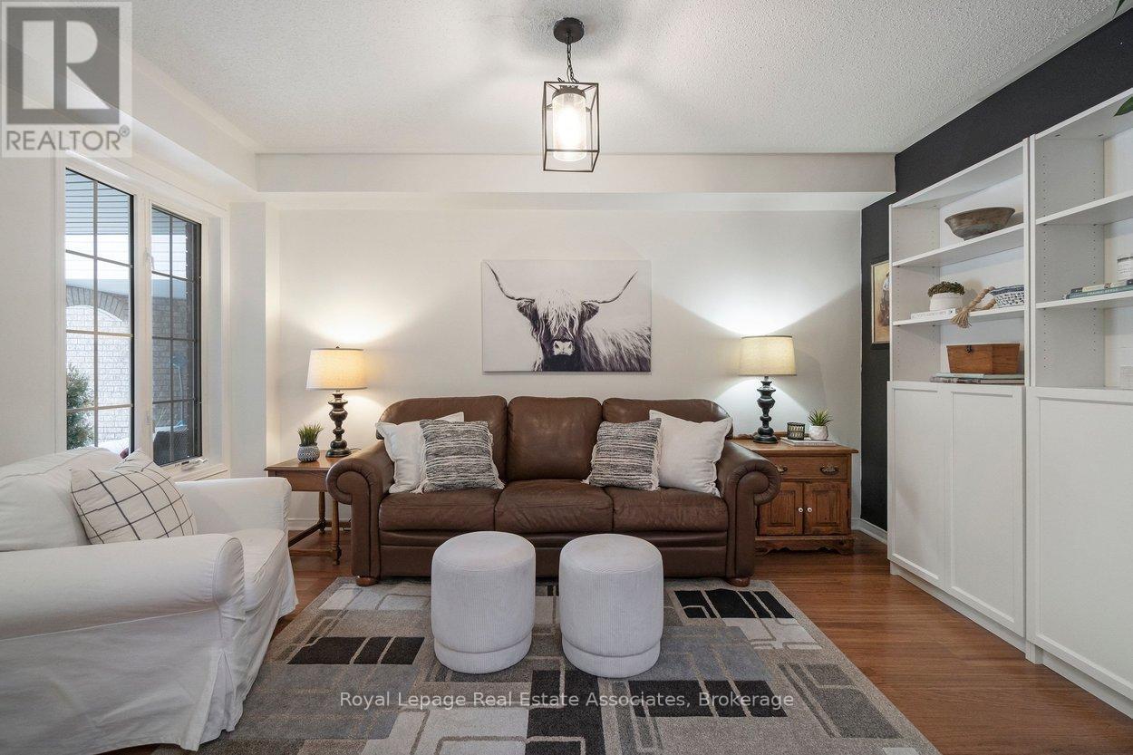 42 Harriet Street, Halton Hills (Georgetown), Ontario  L7G 5W7 - Photo 1 - W12982820