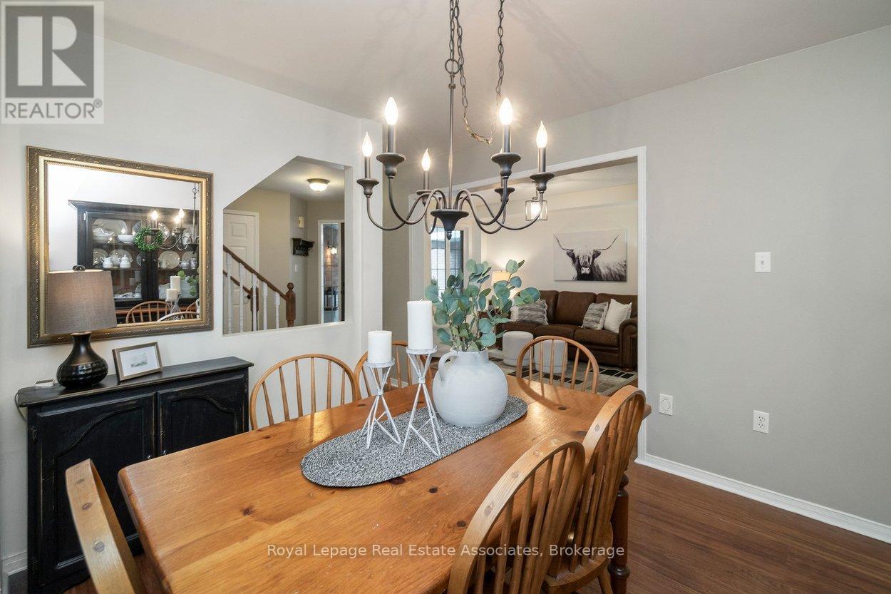 42 Harriet Street, Halton Hills (Georgetown), Ontario  L7G 5W7 - Photo 10 - W12982820