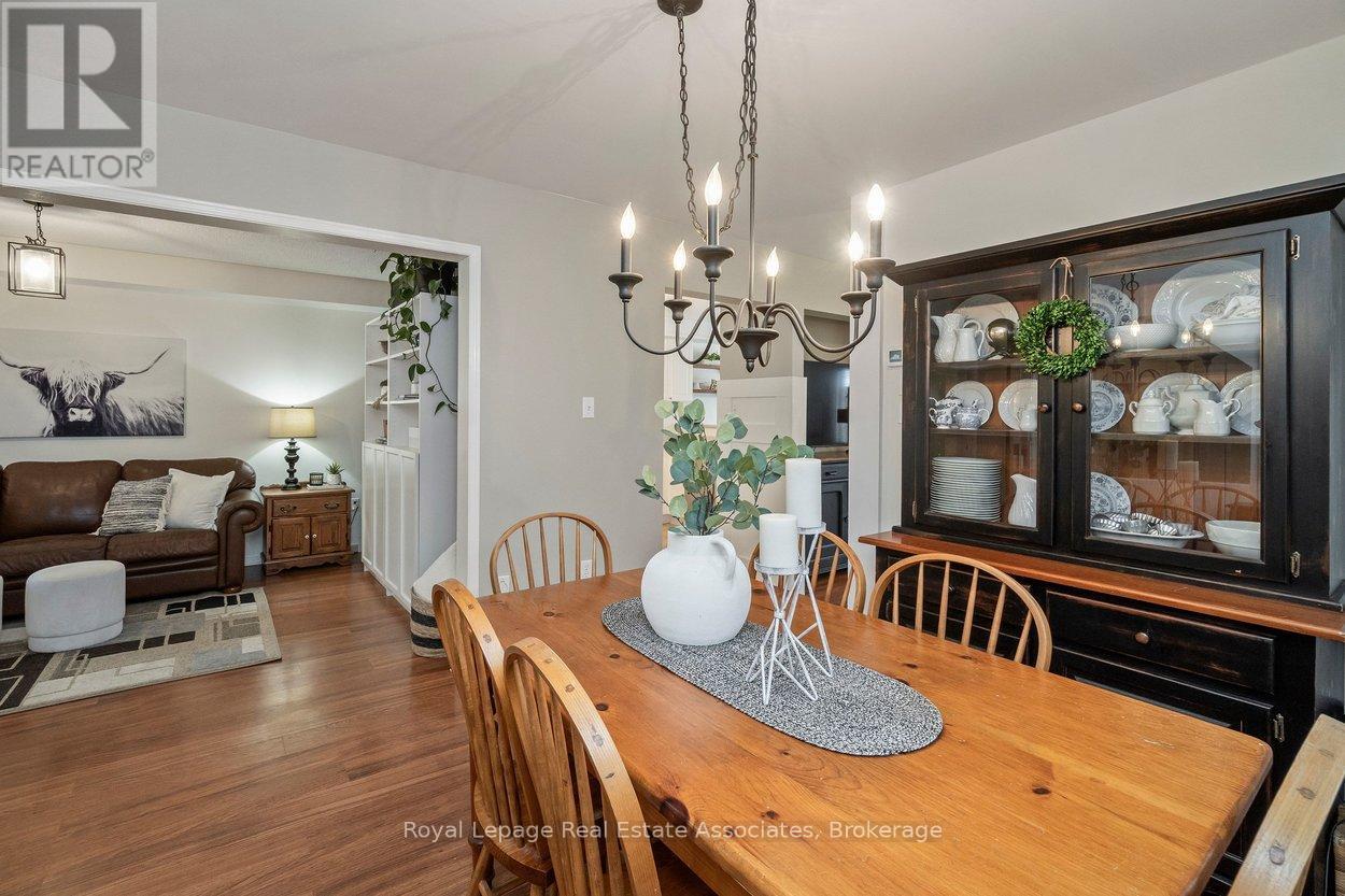 42 Harriet Street, Halton Hills (Georgetown), Ontario  L7G 5W7 - Photo 11 - W12982820