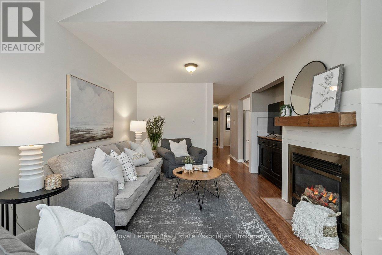 42 Harriet Street, Halton Hills (Georgetown), Ontario  L7G 5W7 - Photo 12 - W12982820