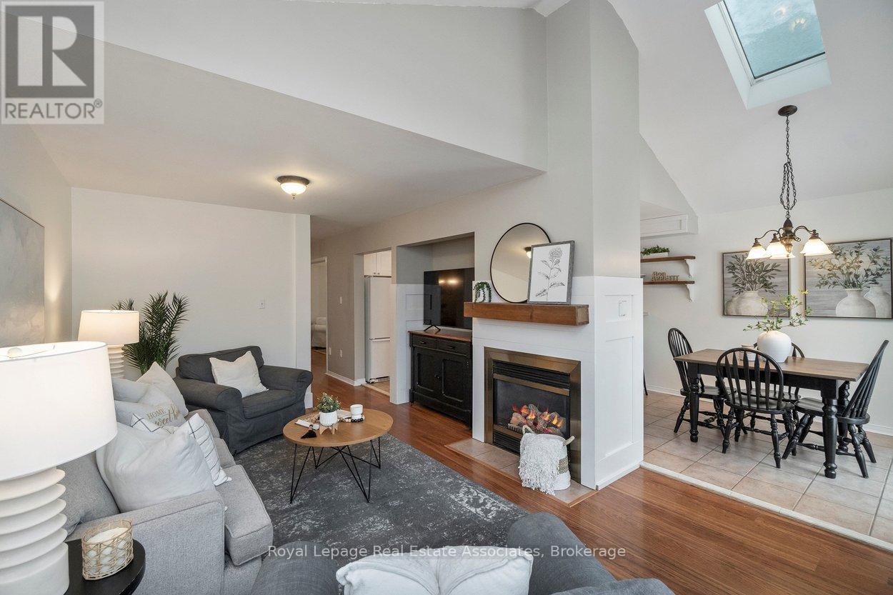 42 Harriet Street, Halton Hills (Georgetown), Ontario  L7G 5W7 - Photo 13 - W12982820