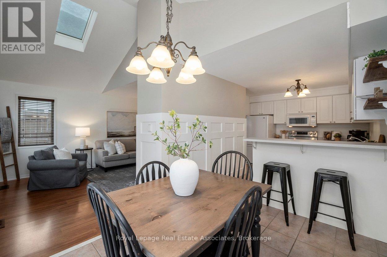 42 Harriet Street, Halton Hills (Georgetown), Ontario  L7G 5W7 - Photo 15 - W12982820