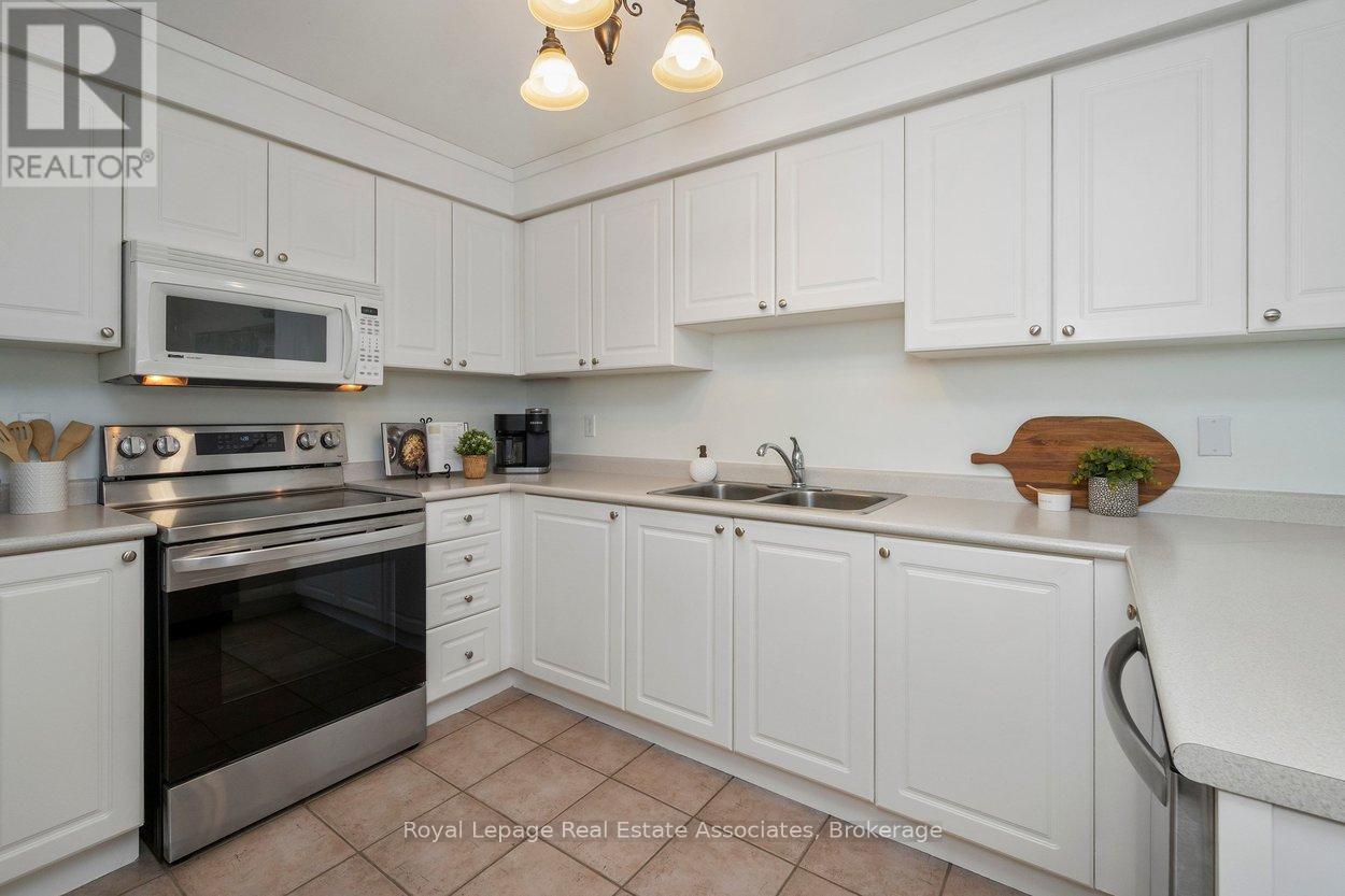 42 Harriet Street, Halton Hills (Georgetown), Ontario  L7G 5W7 - Photo 18 - W12982820