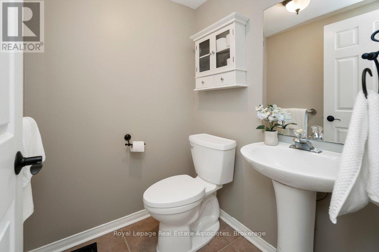 42 Harriet Street, Halton Hills (Georgetown), Ontario  L7G 5W7 - Photo 20 - W12982820