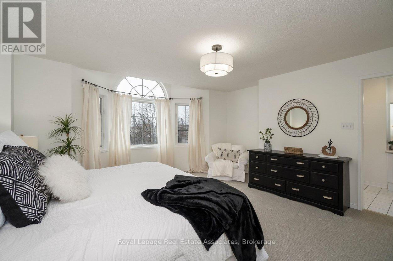 42 Harriet Street, Halton Hills (Georgetown), Ontario  L7G 5W7 - Photo 22 - W12982820