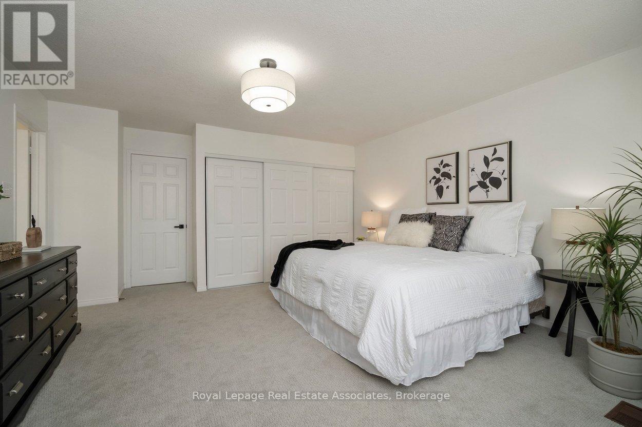 42 Harriet Street, Halton Hills (Georgetown), Ontario  L7G 5W7 - Photo 23 - W12982820