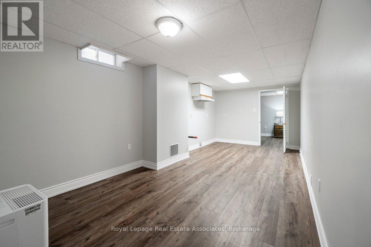 42 Harriet Street, Halton Hills (Georgetown), Ontario  L7G 5W7 - Photo 34 - W12982820