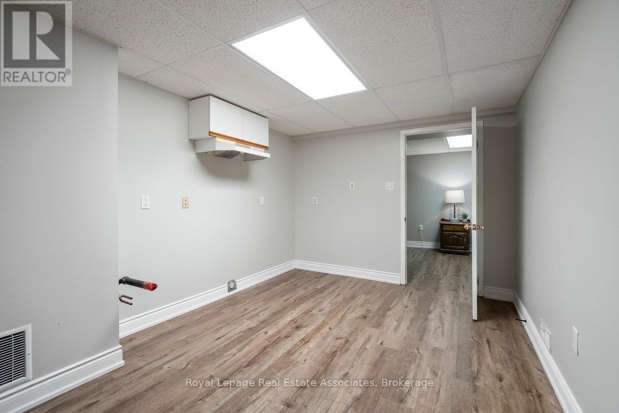 42 Harriet Street, Halton Hills (Georgetown), Ontario  L7G 5W7 - Photo 37 - W12982820