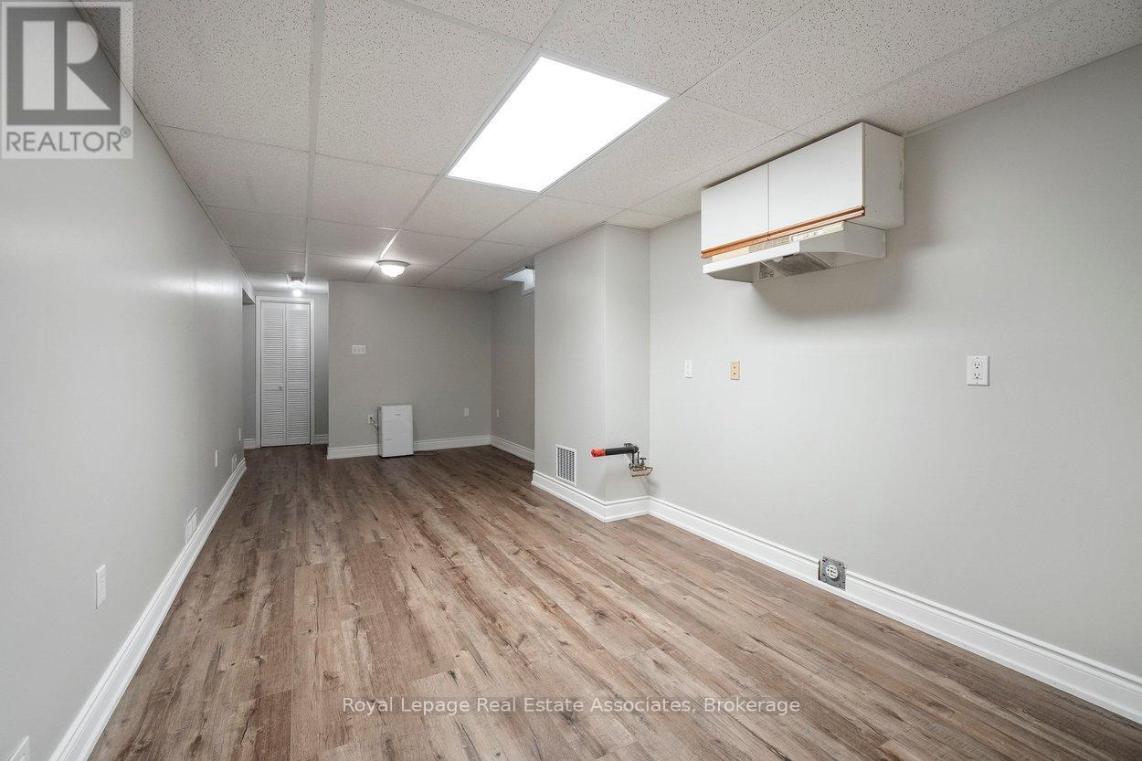 42 Harriet Street, Halton Hills (Georgetown), Ontario  L7G 5W7 - Photo 38 - W12982820