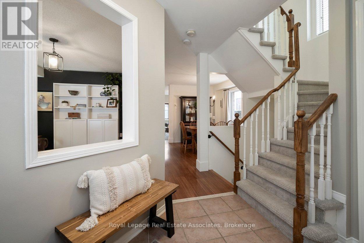 42 Harriet Street, Halton Hills (Georgetown), Ontario  L7G 5W7 - Photo 5 - W12982820