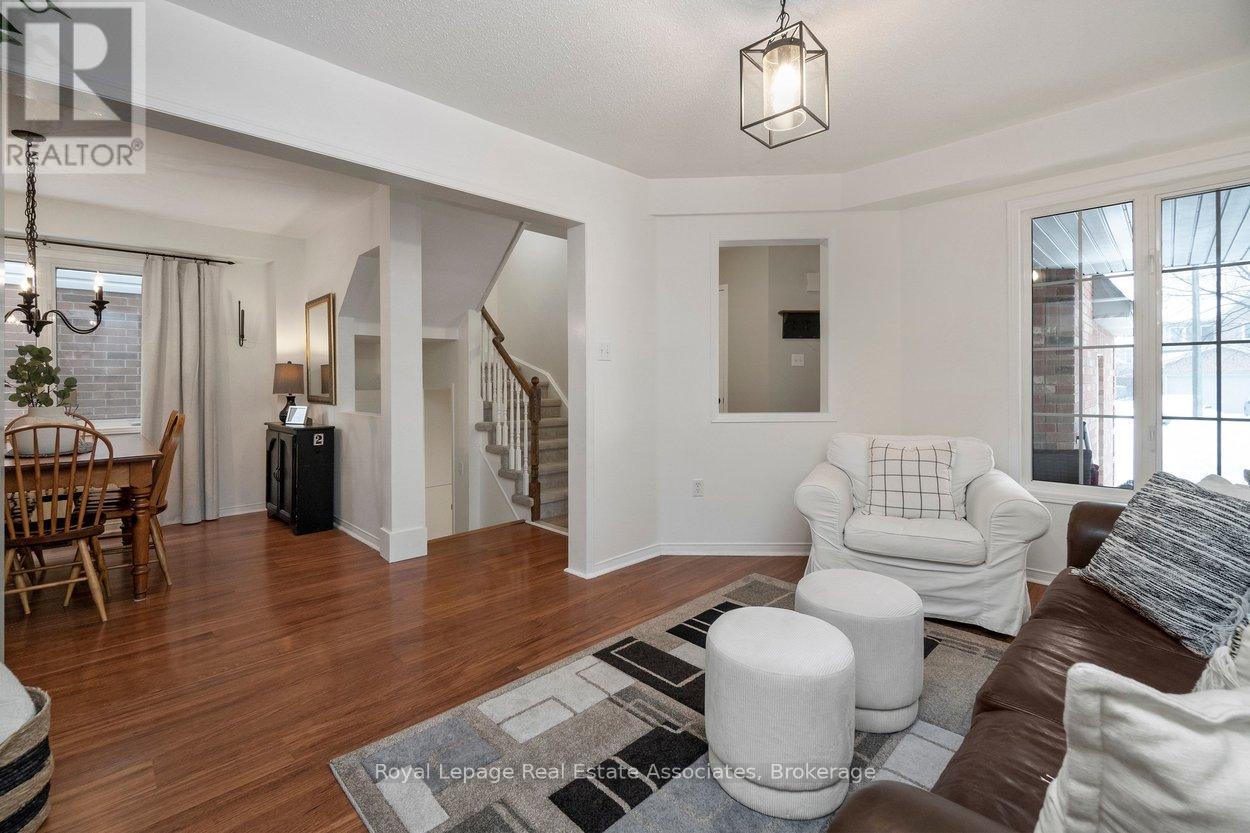 42 Harriet Street, Halton Hills (Georgetown), Ontario  L7G 5W7 - Photo 7 - W12982820