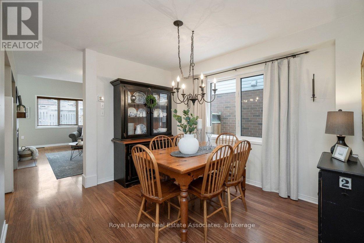 42 Harriet Street, Halton Hills (Georgetown), Ontario  L7G 5W7 - Photo 9 - W12982820