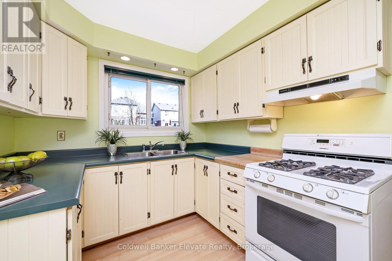 65 John Street, Halton Hills (Georgetown), Ontario  L7G 2J9 - Photo 16 - W12983716