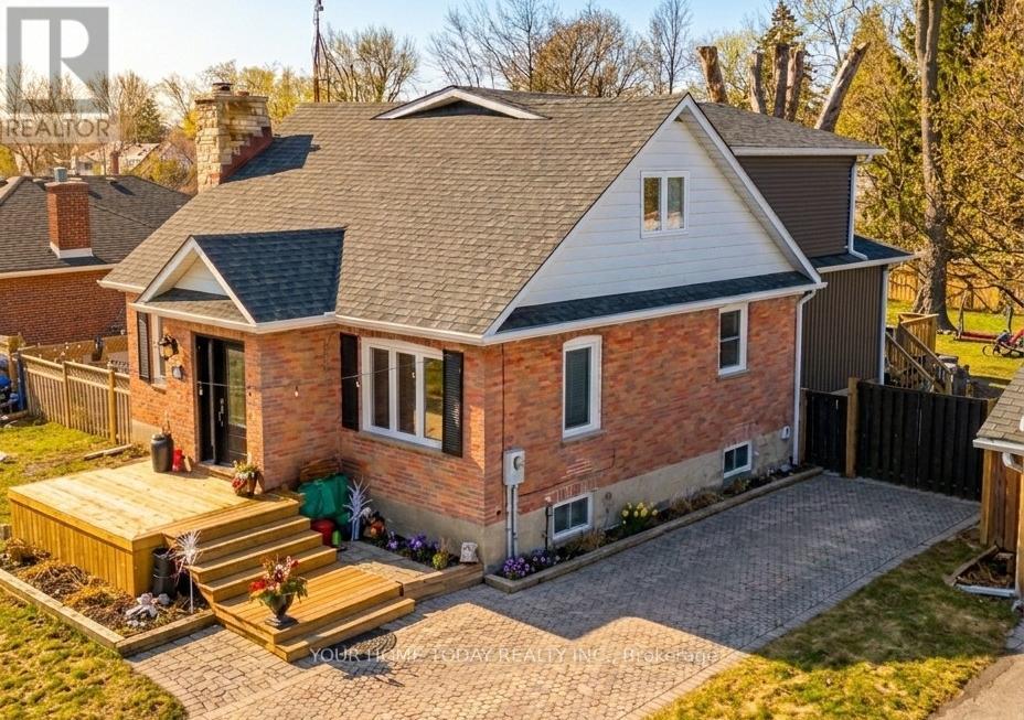 20 Elgin Street, Halton Hills (Georgetown), Ontario  L7G 3M3 - Photo 1 - W12984100