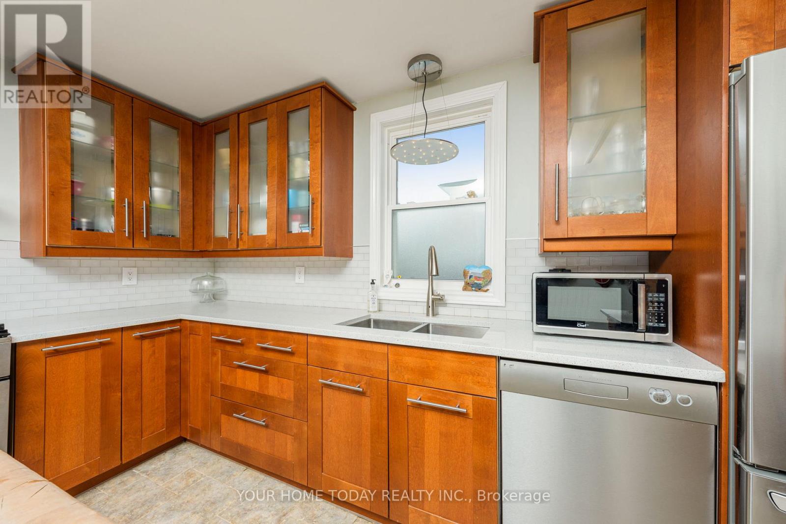 20 Elgin Street, Halton Hills (Georgetown), Ontario  L7G 3M3 - Photo 11 - W12984100