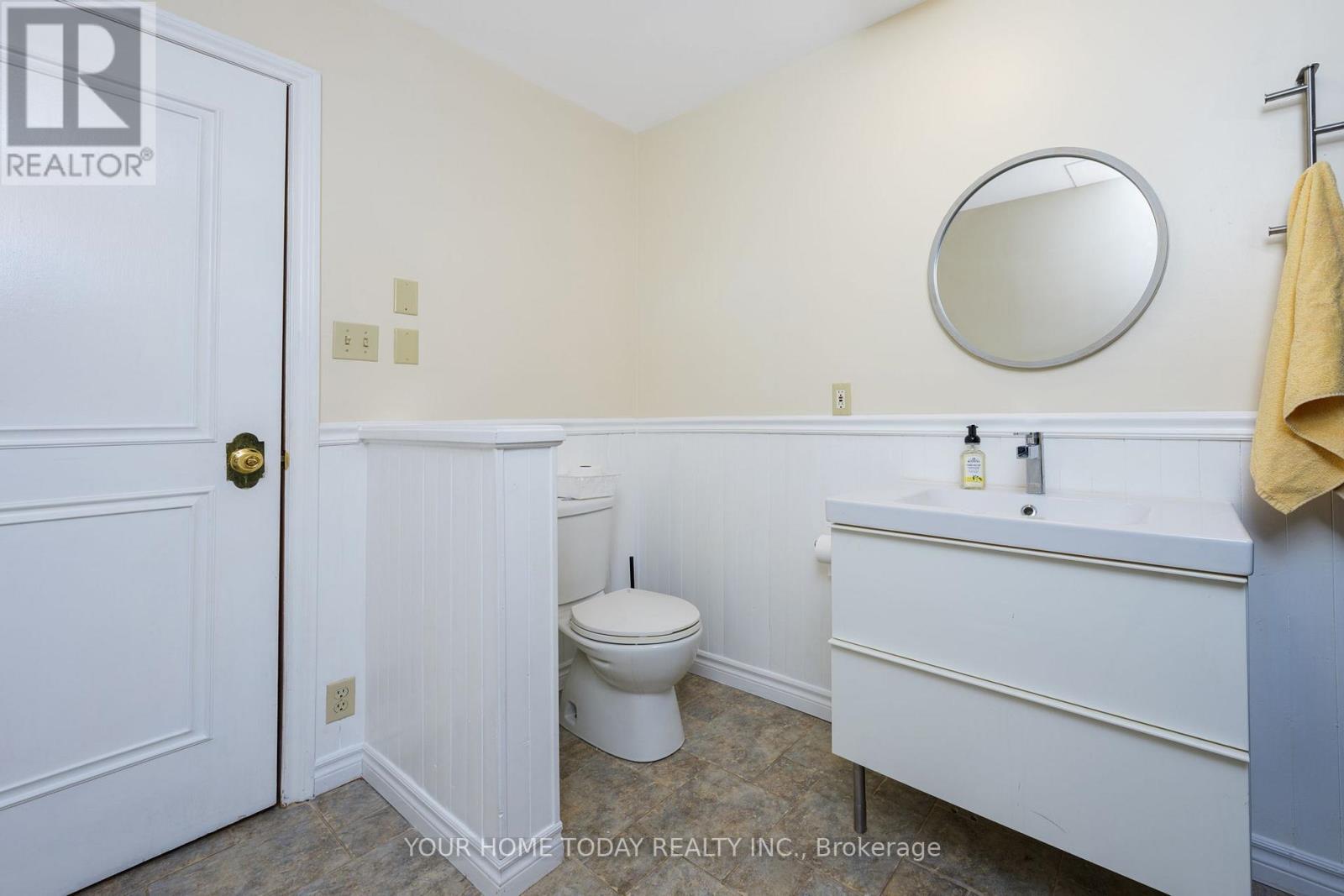 20 Elgin Street, Halton Hills (Georgetown), Ontario  L7G 3M3 - Photo 16 - W12984100