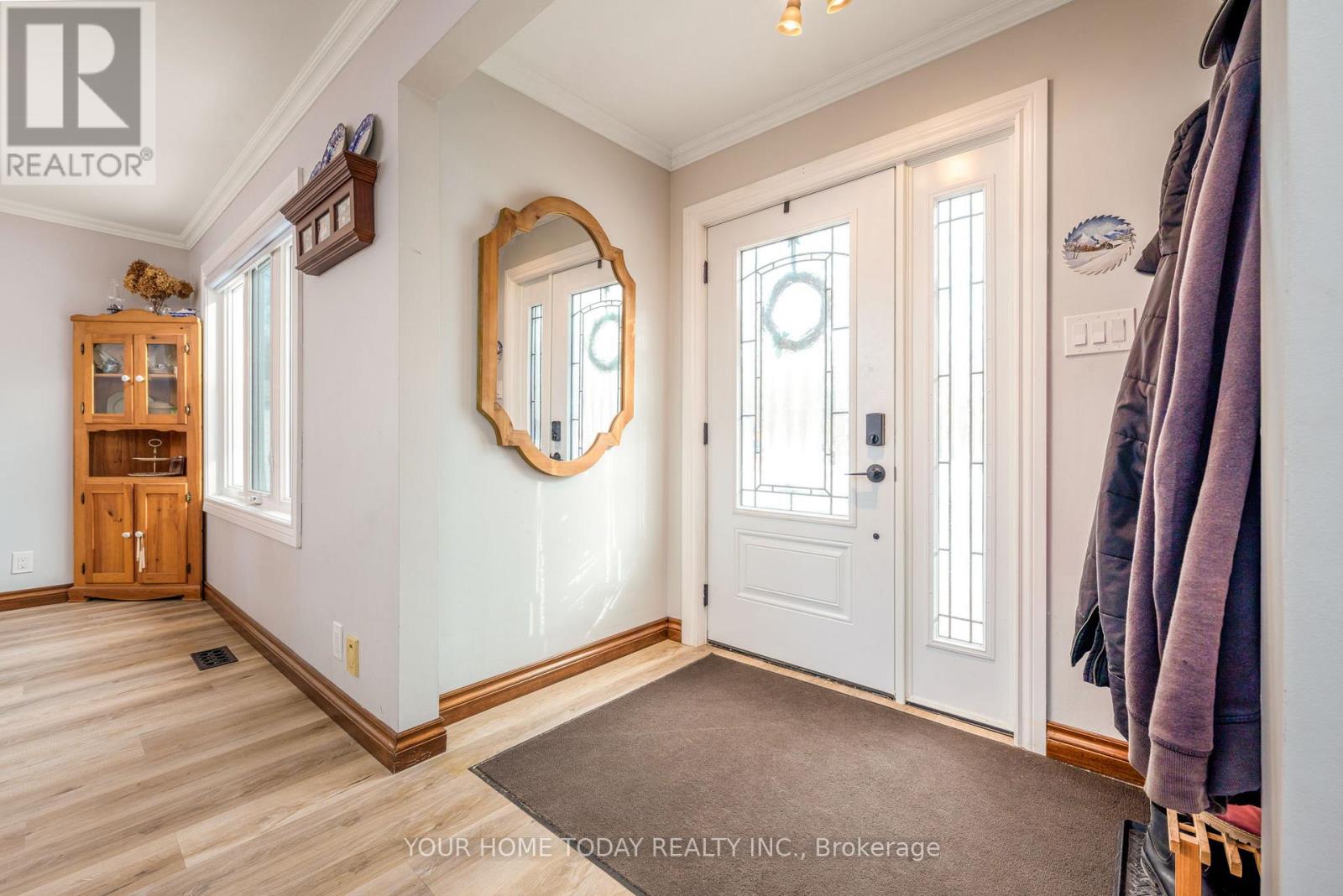 20 Elgin Street, Halton Hills (Georgetown), Ontario  L7G 3M3 - Photo 3 - W12984100