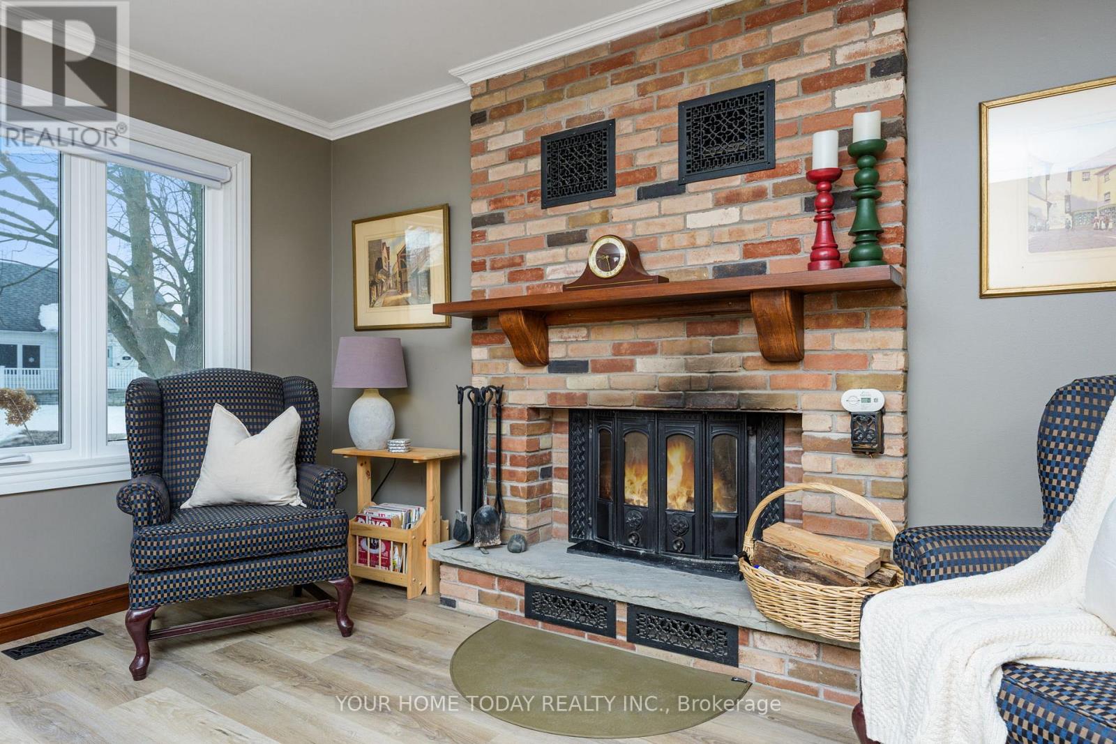 20 Elgin Street, Halton Hills (Georgetown), Ontario  L7G 3M3 - Photo 5 - W12984100