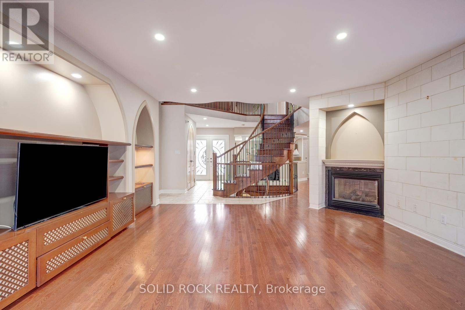 34 Forsyth Crescent, Halton Hills (Georgetown), Ontario  L7G 6G3 - Photo 18 - W12984550