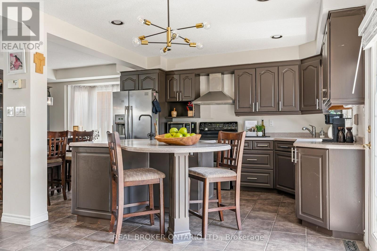 18 Cotswold Court, Halton Hills (Georgetown), Ontario  L7G 5E5 - Photo 11 - W12984736