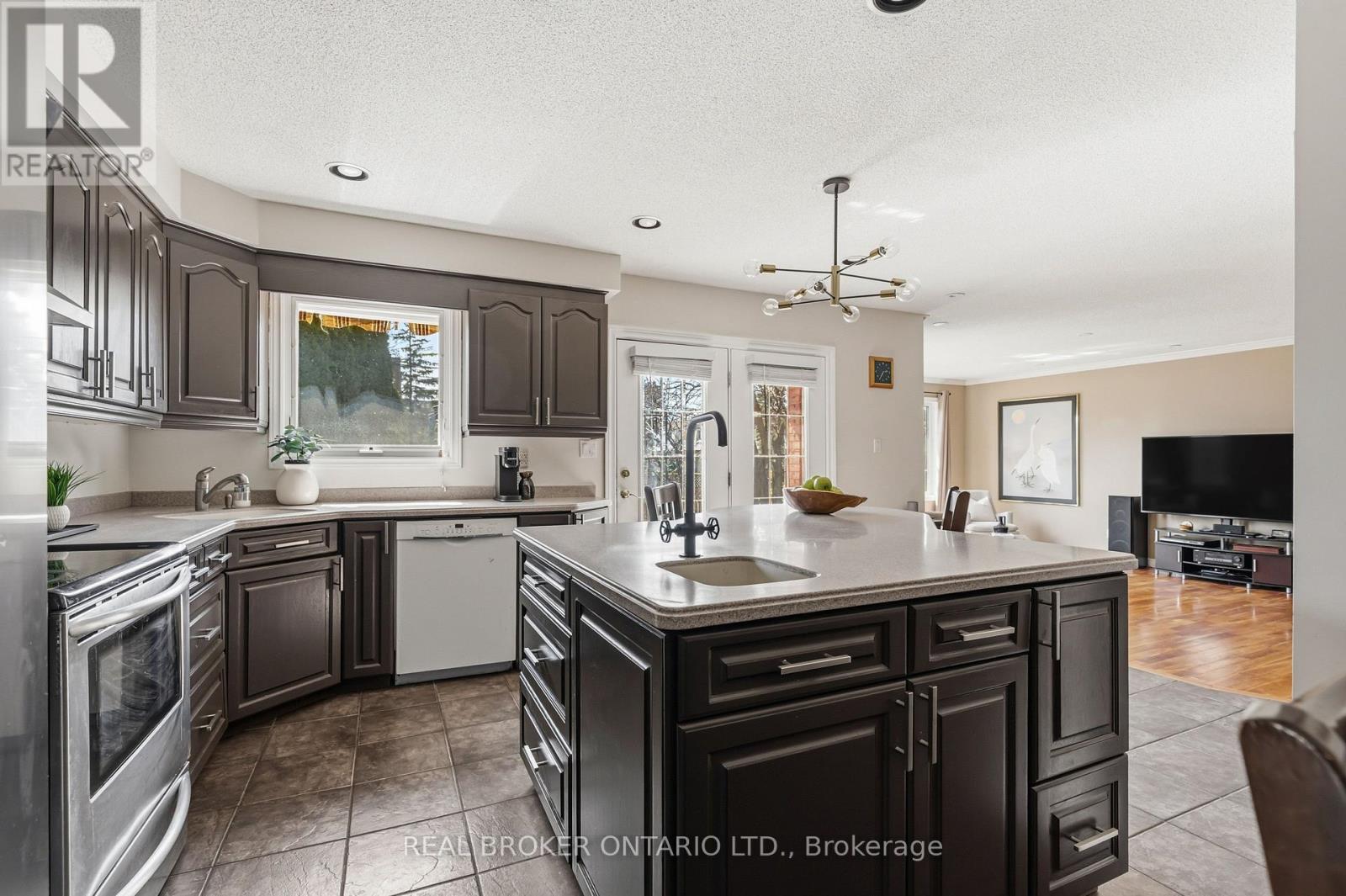 18 Cotswold Court, Halton Hills (Georgetown), Ontario  L7G 5E5 - Photo 12 - W12984736