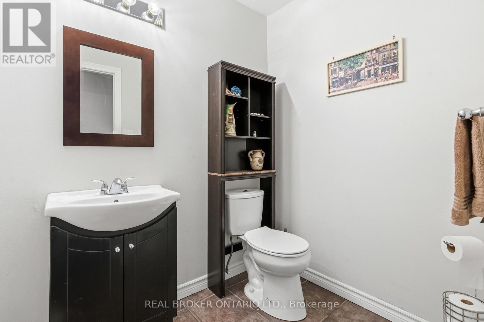 18 Cotswold Court, Halton Hills (Georgetown), Ontario  L7G 5E5 - Photo 19 - W12984736