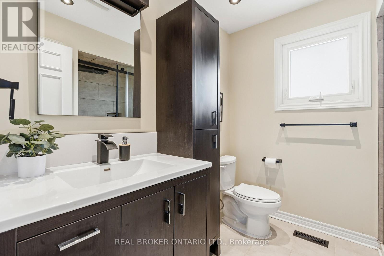 18 Cotswold Court, Halton Hills (Georgetown), Ontario  L7G 5E5 - Photo 23 - W12984736