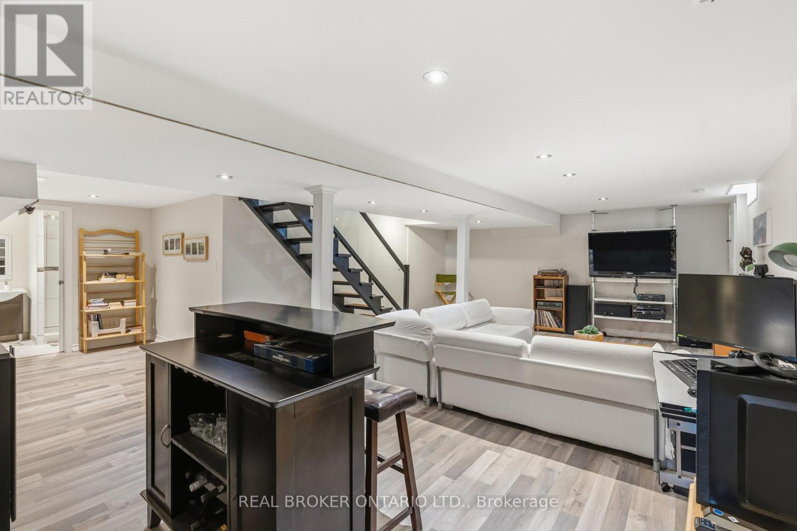 18 Cotswold Court, Halton Hills (Georgetown), Ontario  L7G 5E5 - Photo 33 - W12984736