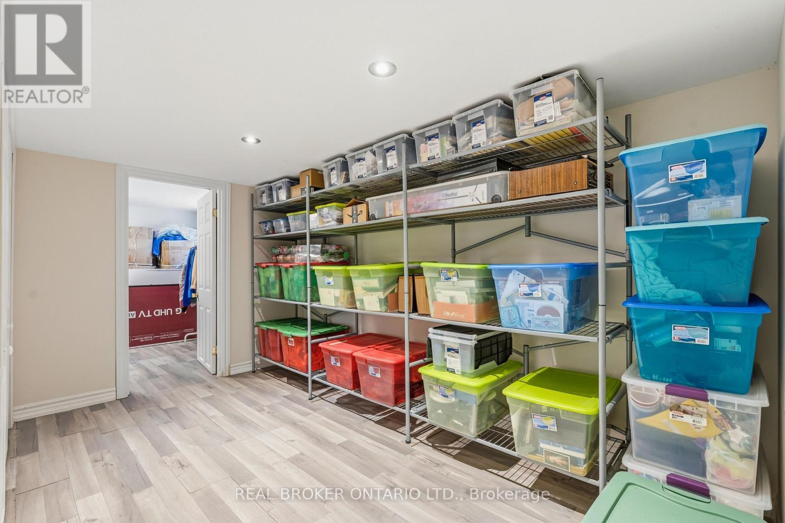 18 Cotswold Court, Halton Hills (Georgetown), Ontario  L7G 5E5 - Photo 38 - W12984736