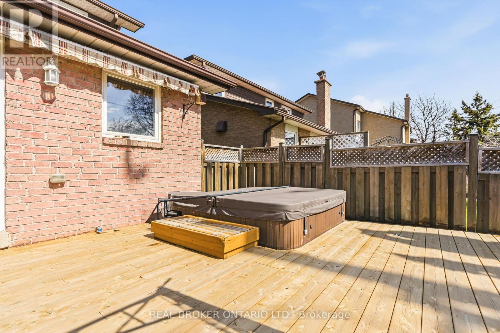 18 Cotswold Court, Halton Hills (Georgetown), Ontario  L7G 5E5 - Photo 42 - W12984736