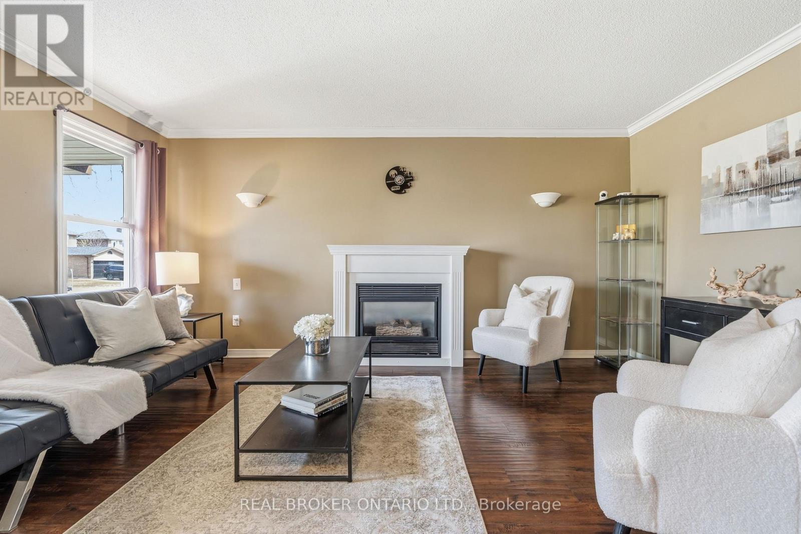 18 Cotswold Court, Halton Hills (Georgetown), Ontario  L7G 5E5 - Photo 5 - W12984736