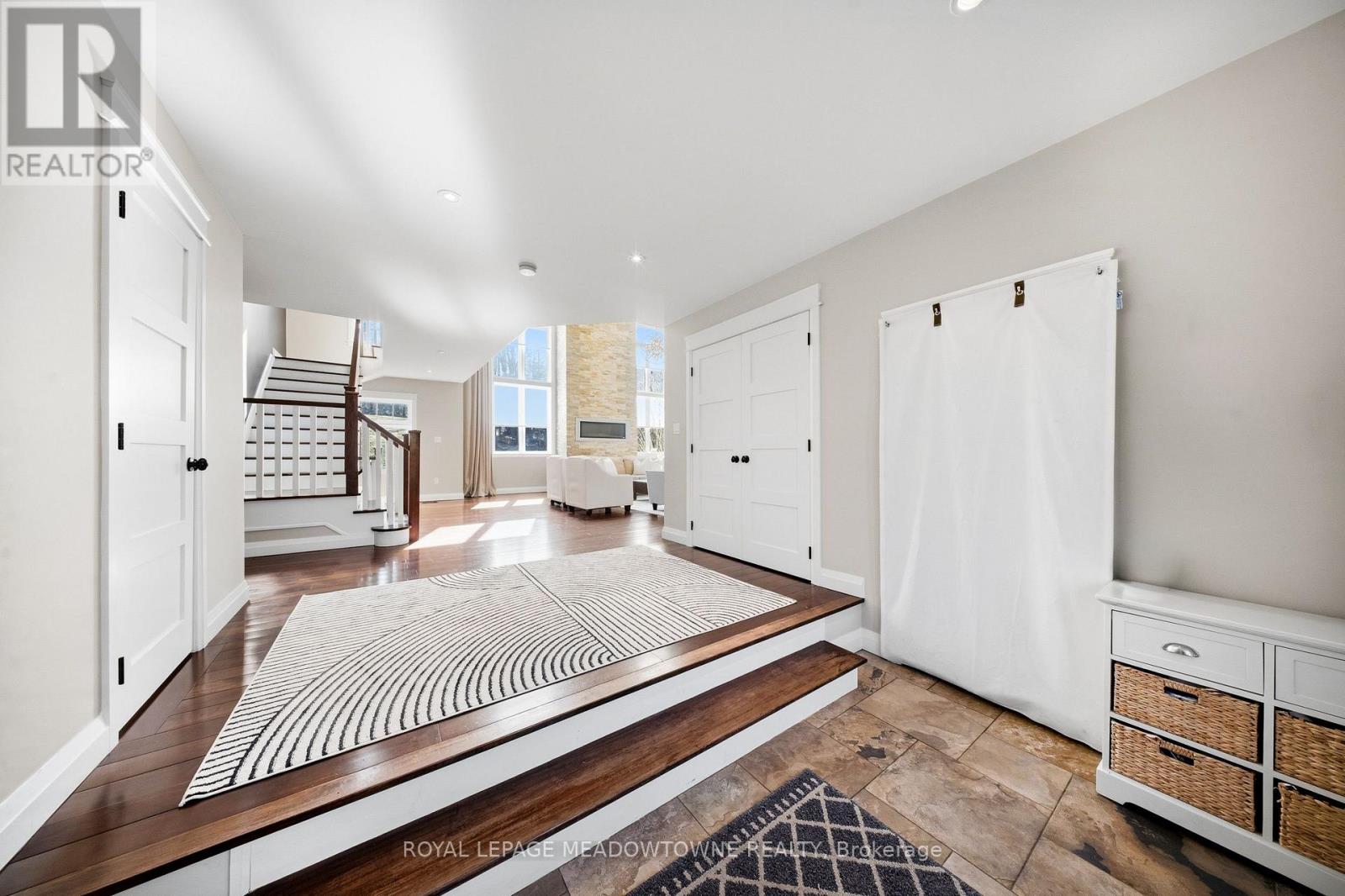 254 Main Street S, Halton Hills (Georgetown), Ontario  L7G 4S5 - Photo 10 - W12986436