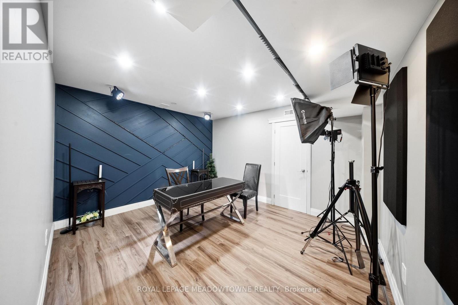 254 Main Street S, Halton Hills (Georgetown), Ontario  L7G 4S5 - Photo 37 - W12986436