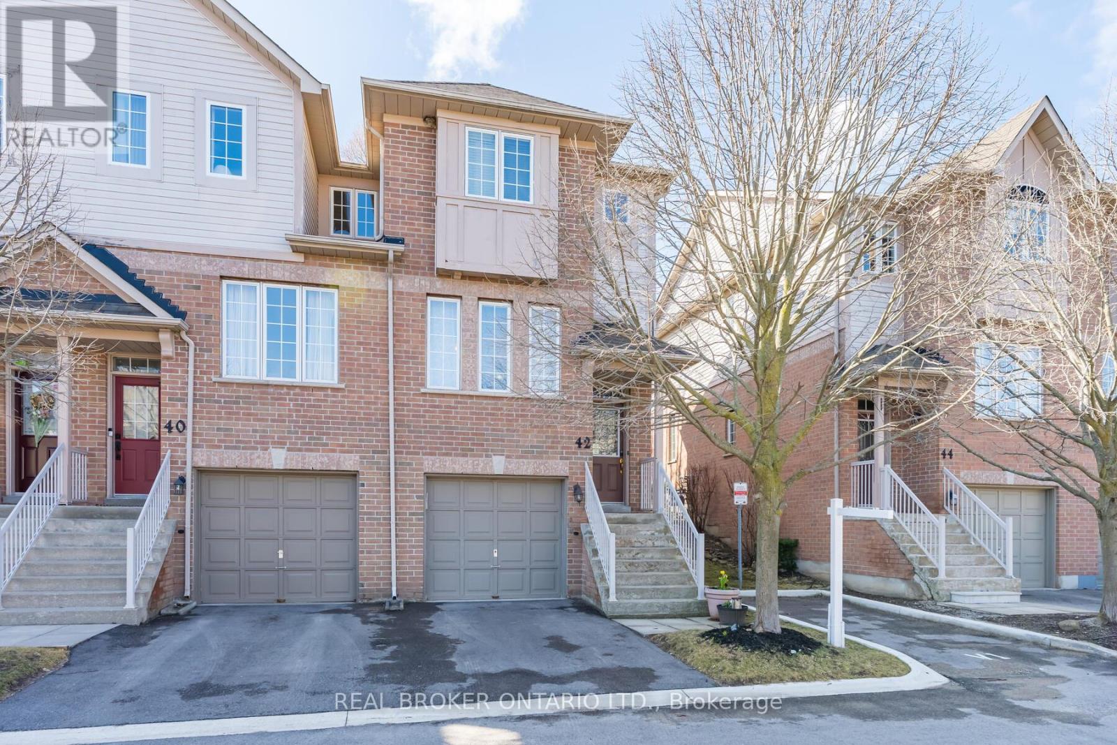 42 - 42 Palomino Trail, Halton Hills (Georgetown), Ontario  L7G 6E9 - Photo 1 - W12987312